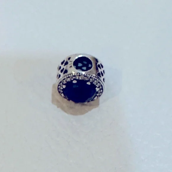 Pandora Radiant Hearts Charm - Moonlight Blue Crystal - Picture 5 of 5